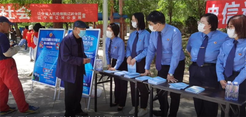 遼河分院第一檢察部牽頭，走進(jìn)社區(qū)開展反詐宣傳